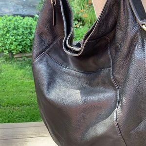 Liz Claiborne leather pocketbook crossbody shoulder bag vintage no rips no stain